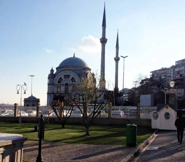  Dolmabahçe Camii 